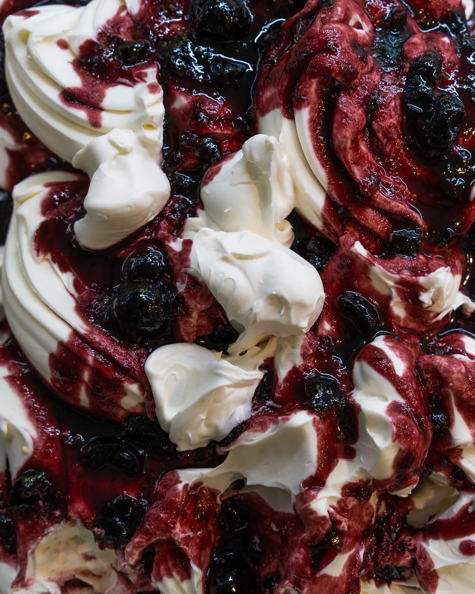 Amarena yoghurt ijs